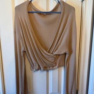 So y Lea cropped long sleeve reversible top in Oatmeal.